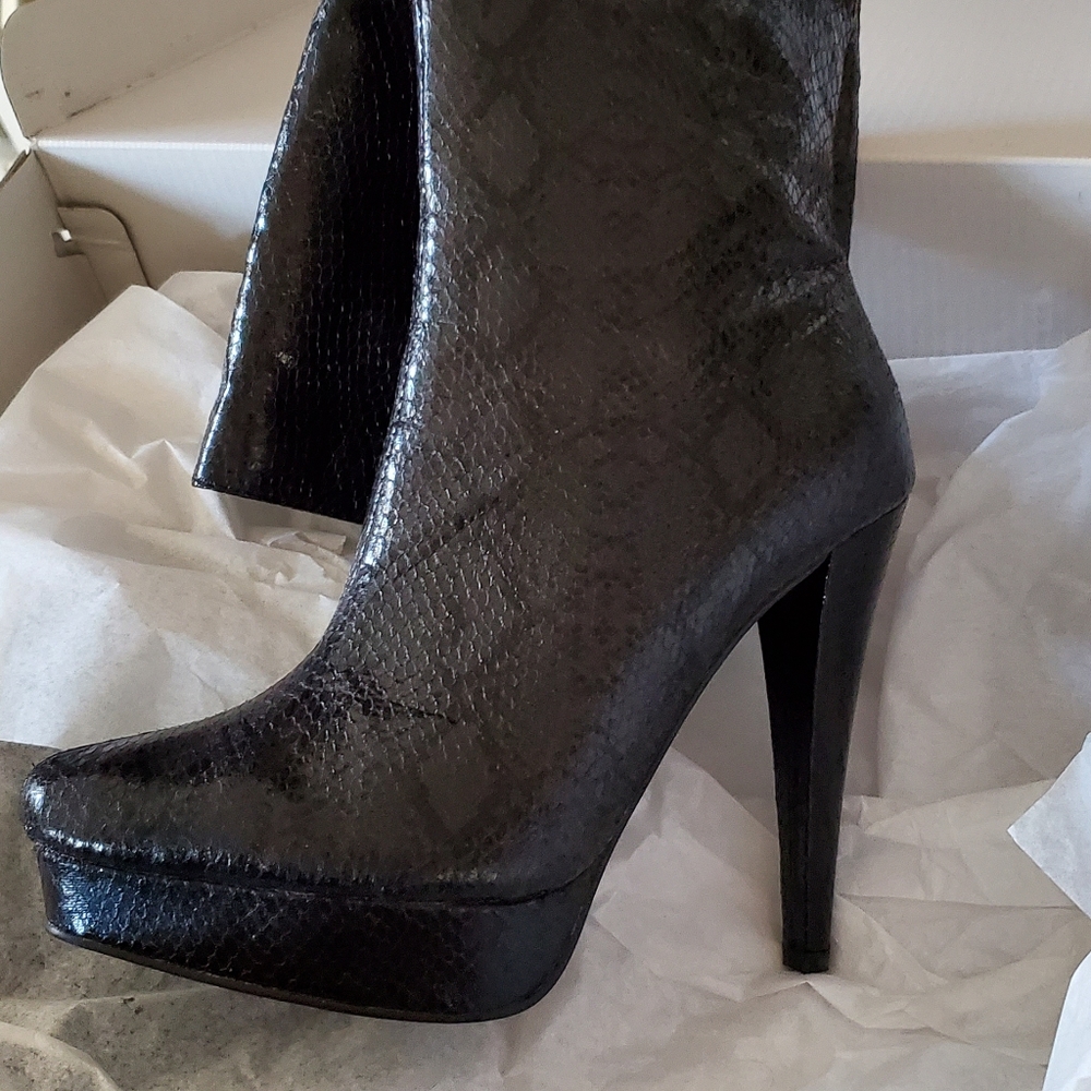 Sunita Black Boots Size 6